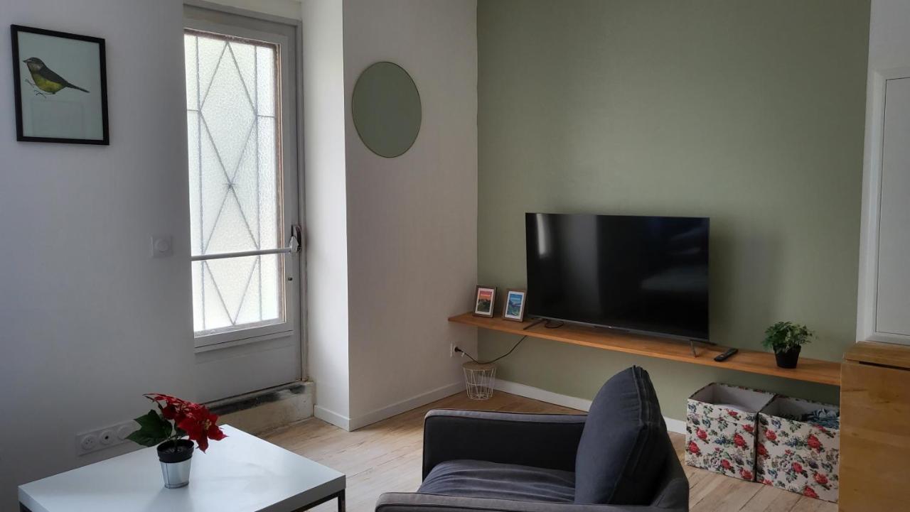 2 Pieces Avec Terrasse Proche Centre - Parking Gratuit A Proximite Apartment *